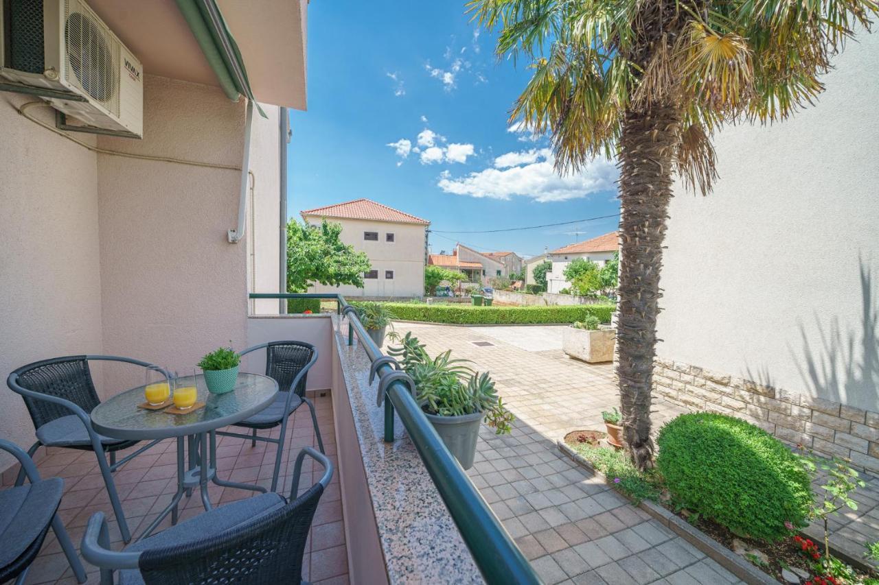 Family Petrov Apartments Vodice Exterior foto